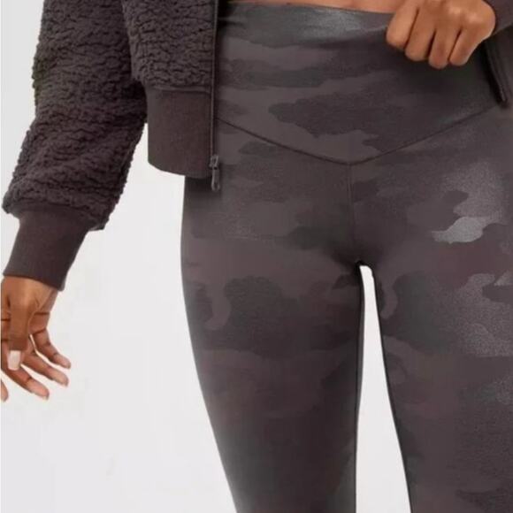 aerie Pants - Aerie Offline Real Me High Waisted 7/8 Legging Women’s Expresso